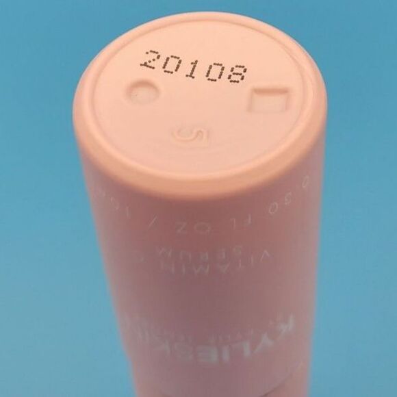 Kylie Skin Vitamin C Serum by Kylie Jenner - 10 ml - New - Picture 3 of 3